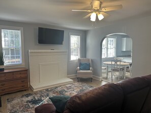 TV - 3-bedroom house in wonderful Wilmington Near UNCW campus (Wilmington)