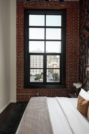 2 bedrooms, iron/ironing board, internet, bed sheets