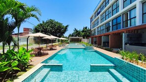 Studio | Kolam renang | 2 kolam renang terbuka 