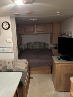 1 bedroom - Nice RV with AC in charming Oneonta (Oneonta)