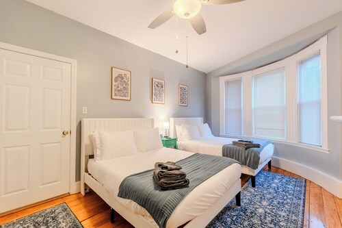 Steps to MIT-Walk to Train,4BDS/1.5B 2-Free Parking, Near Boston & Harvard