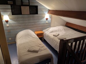 2 bedrooms, bed sheets