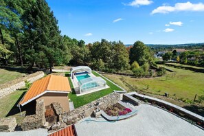 Pool - Bed and Breakfast 'Piso Lua' with Mountain View and Heated Pool (Vila Real)