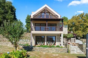 Exterior - Bed and Breakfast 'Piso Sol' with Mountain View and Heated Pool (Vila Real)