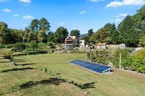 Property grounds - Bed and Breakfast 'Piso Sol' with Mountain View and Heated Pool (Vila Real)