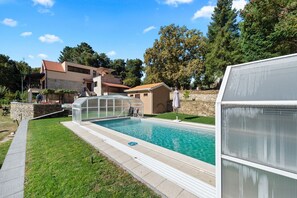 Pool - Bed and Breakfast 'Piso Sol' with Mountain View and Heated Pool (Vila Real)
