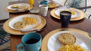 Sudah termasuk sarapan lengkap setiap hari