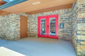 Exterior detail - Gorgeous, large, newly remodeled duplex with AC in charming Fairhope (Fairhope)