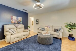 TV - Gorgeous, large, newly remodeled duplex with AC in charming Fairhope (Fairhope)