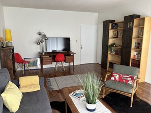 Living area - Wonderful 1-bedroom apartment in Santa Monica (Santa Monica)