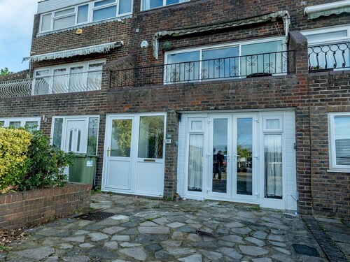 Pass the Keys | Cosy Studio in Basildon | Sleeps up to 4