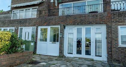 Pass the Keys | Cosy Studio in Basildon | Sleeps up to 4