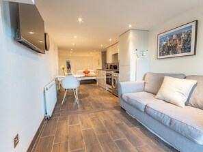 TV - Pass the Keys | Cosy Studio in Basildon | Sleeps up to 4 (Basildon)