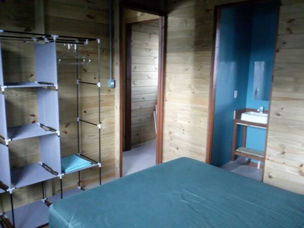 Apartamento básico, vista para a piscina | Wi-Fi de cortesia