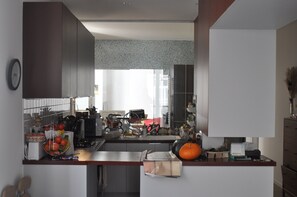Private kitchen - 5-bedroom triplex in the Ménilmontant district of Paris (Paris)