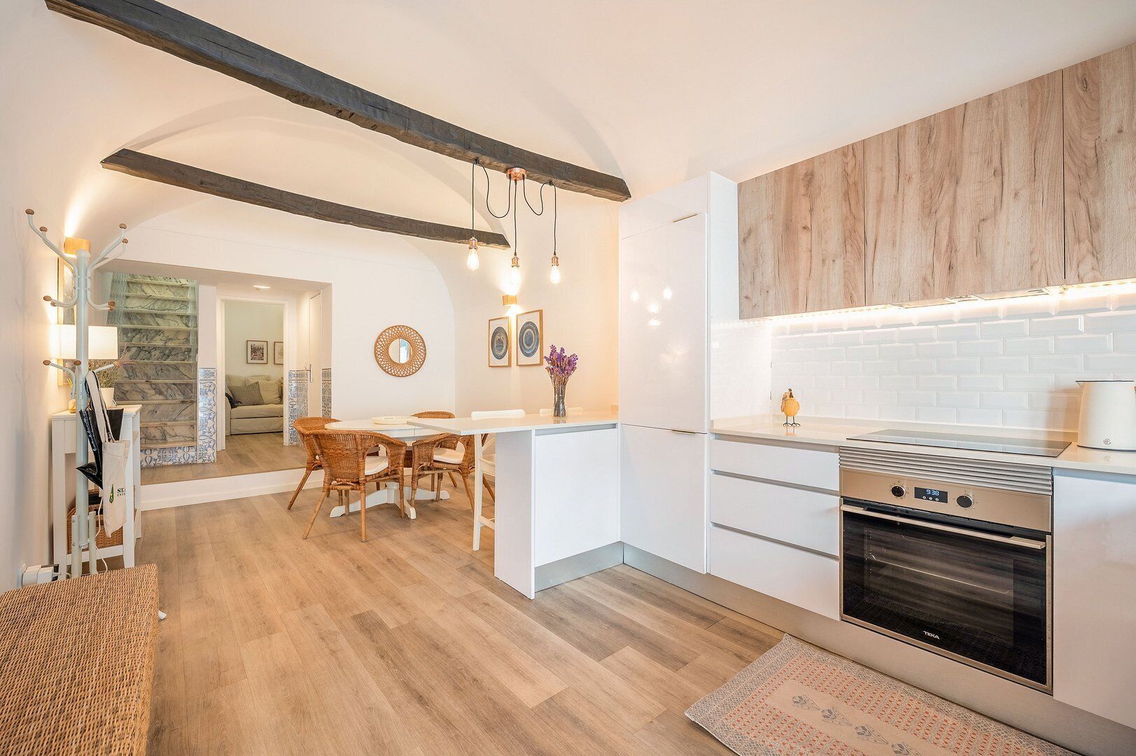 Fridge, microwave, oven, coffee/tea maker