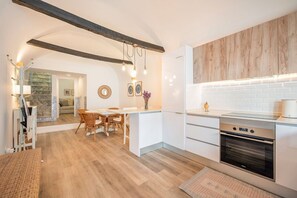 ثلاجة، ميكروويف، فرن، ماكينة لصنع القهوة/الشاي