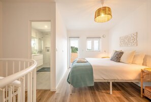 2 bedrooms, iron/ironing board, Internet, bed sheets - Guest Ready - Charming Retreat in Palmela (Palmela)