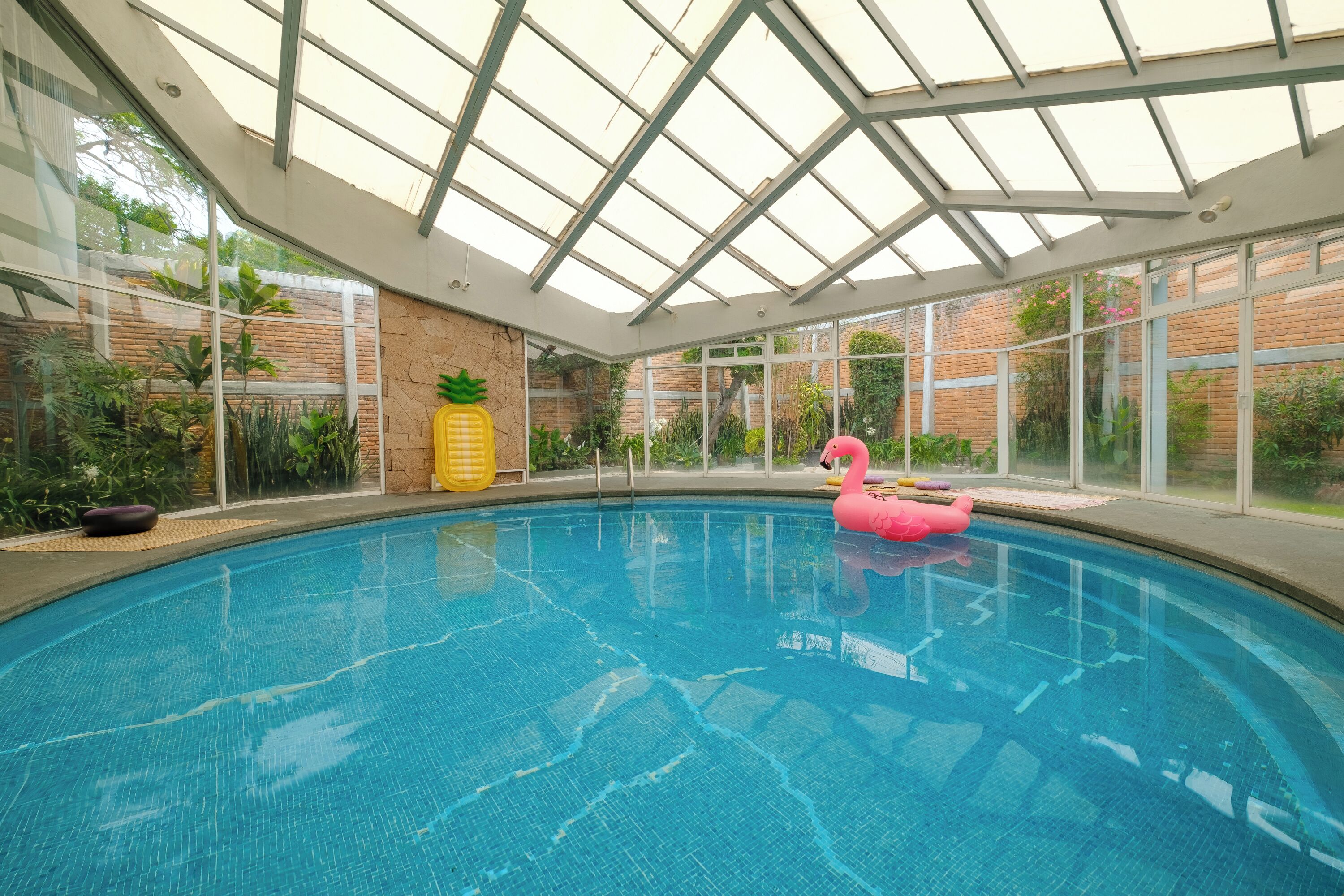 Piscine intérieure, piscine chauffée