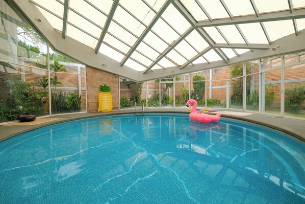 Piscine intérieure, piscine chauffée