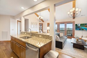 Interior - Grand Oaks RQ6- Mountain Condo, Gated Resort, Indoor/Outdoor Pools & Hot Tub (Banner Elk)