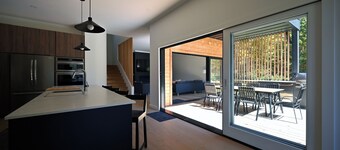 NEW Modern Mountain View Chalet in Windham