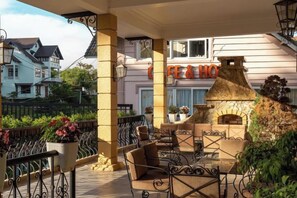 Outdoor dining - The Manor Villas - Dong Da (Dalat)