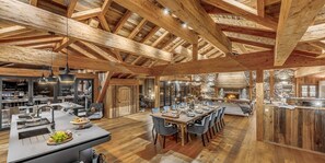 Dining - Chalet, Ground floor, sauna, hammam, terrace, balcony, fireplace or stove, tv, 500m² (Champagny-en-Vanoise)
