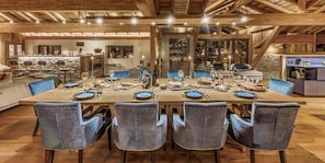 Dining - Chalet, Ground floor, sauna, hammam, terrace, balcony, fireplace or stove, tv, 500m² (Champagny-en-Vanoise)