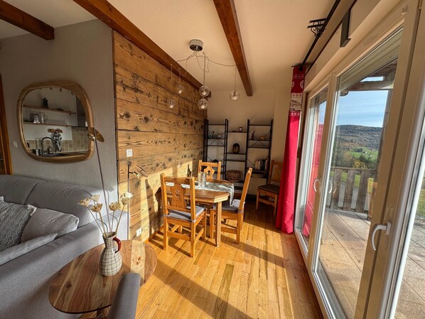 Living area - Le Panorama with views of the Valley (Soultzeren)