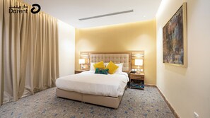 Een kluis op de kamer, een bureau, een laptopwerkplek