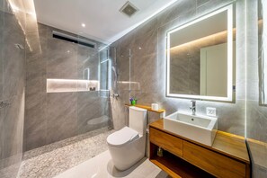 Towels, soap, toilet paper - New Modern 4BR Canggu Villa/Rooftop/Pool/View (tabanan)