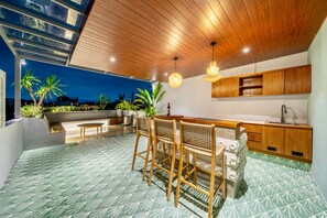 Outdoor dining - New Modern 4BR Canggu Villa/Rooftop/Pool/View (tabanan)