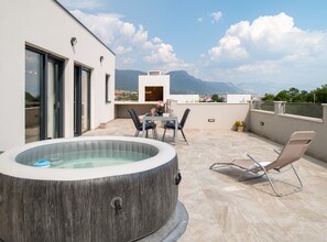 Appartement (Apartment Infinity with Hot Tub) | Terras
