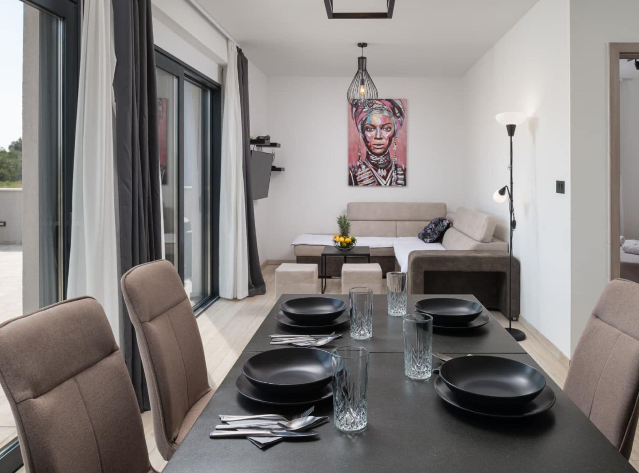 Huoneisto (Apartment Infinity with Hot Tub) | Ruokasali