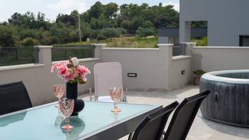 Apartment (Apartment Infinity with Hot Tub) | Terrasse/Patio