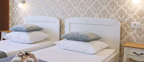 Villa (Six Bedroom Villa With Heated Pool)