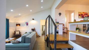 Apartment (Two Bedroom Apartment with Terrace) | Ruang tamu