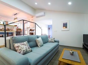 Apartment (Two Bedroom Apartment with Terrace) | Wohnzimmer