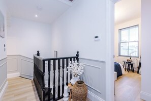 Fer et planche à repasser, lit de bébé portatif, accès au Wi-Fi (inclus)
