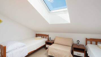 Apartment (Three Bedroom Apartment with Terrace ) | 6 bedrooms, cots/infant beds