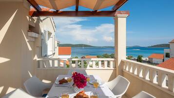 Apartment (Three Bedroom Apartment with Terrace ) | Terrace/patio