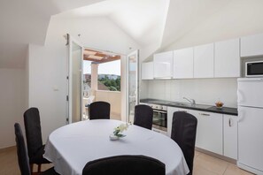 Apartment (Three Bedroom Apartment with Terrace ) | Private kitchen | Fridge - Apartments Bella Vista (Marina)