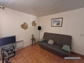 Living area - 1-bedroom gite with queen-size bed (Mazamet)