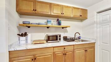 Fridge, microwave, dishwasher, coffee/tea maker