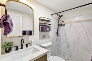 مجففات شعر، مناشف، صابون، شامبو