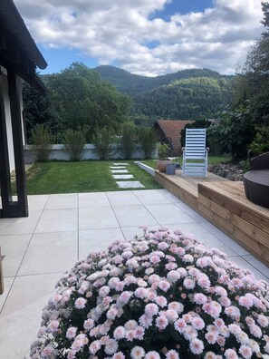 Terrace/patio - Spacious apartment in a unique location by the forest with fantastic views. (Bühlertal)