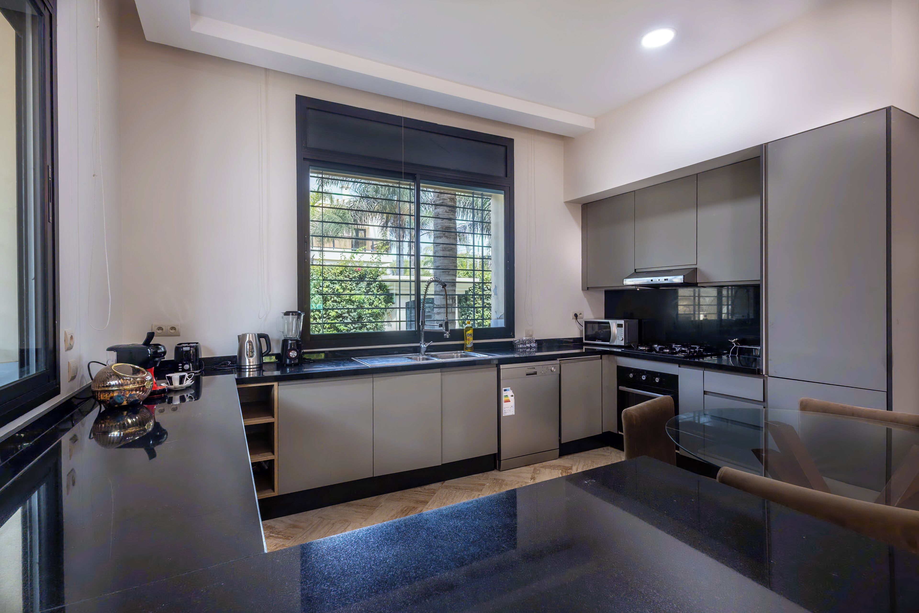 電子レンジ、オーブン、食器洗い機