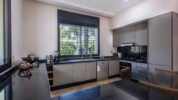 Mikrowelle, Ofen, Geschirrspüler