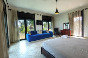 8 chambres, fer et planche à repasser, Wi-Fi, draps fournis